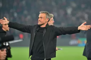 "الأمر صادم ولكن".. إنريكي يدعم مانشستر سيتي ضد عقوبات الدوري الإنجليزي 14 أكتوبر 2026 09:41 م
